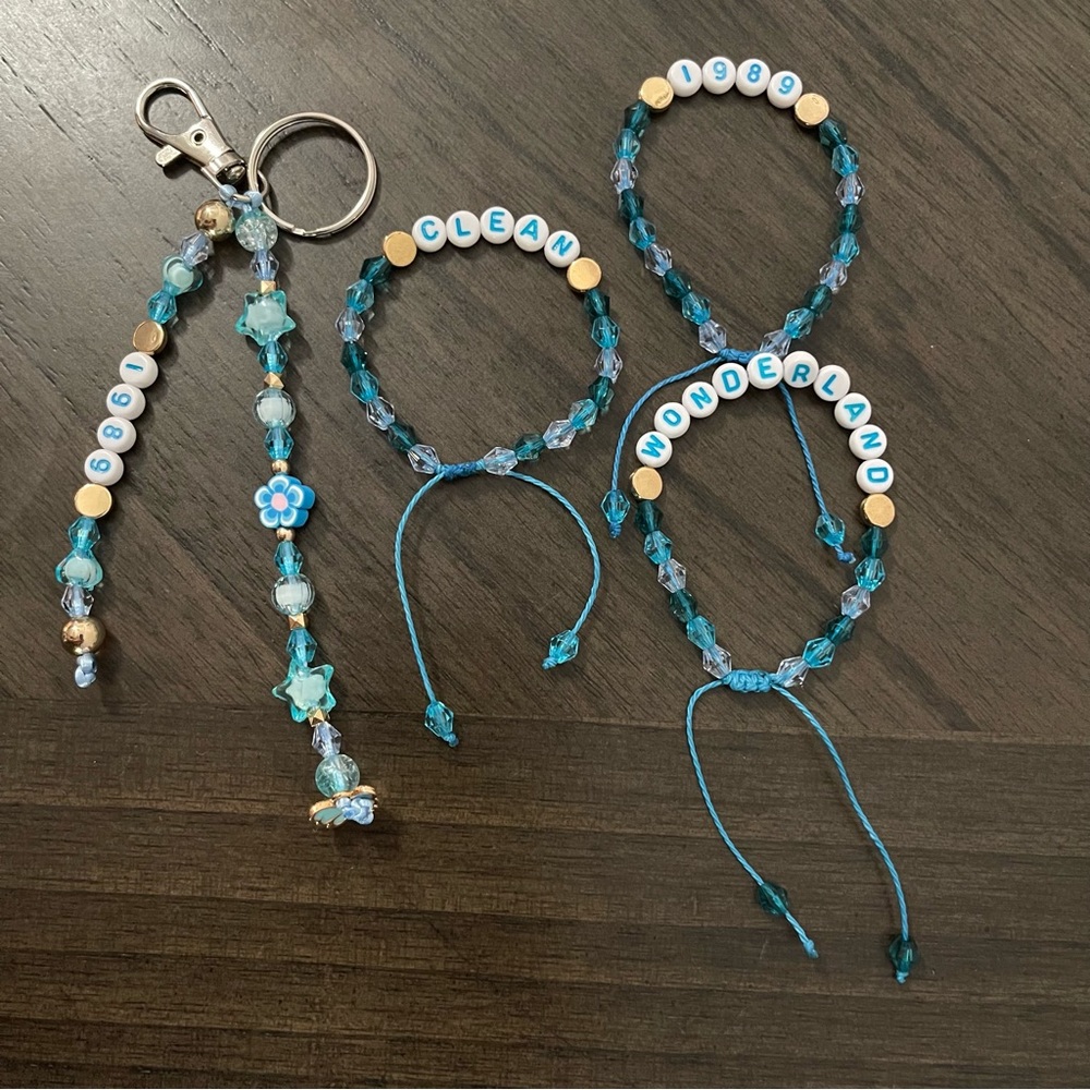 🩵1989 Keychain & Bracelet Bundle🩵